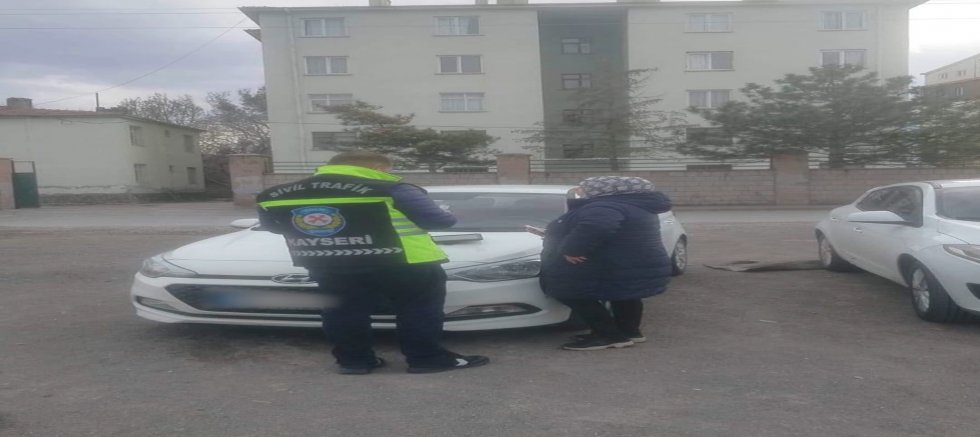 Kayseri'de Trafik Ekipleri, Kuralları İhlal Eden Sürücülere Cezayı Kesti