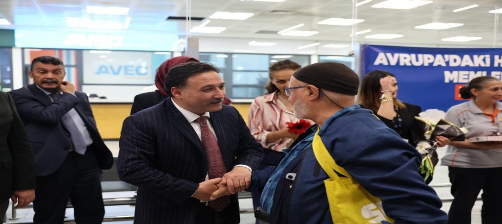 Kayseri'ye Gelen Gurbetçilere Havaalanında Sıcak Karşılama