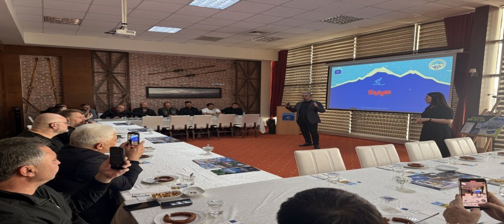 Kumsmall’da Mobilya Zirvesi: Rus ve Türkmen Heyetlerden İş Birliği Hamlesi