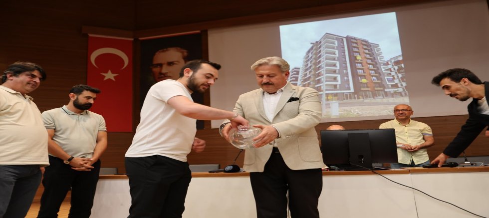Melikgazi'de Battalgazi Kentsel Dönüşümünde Daire Teslimi ve Kura Heyecanı