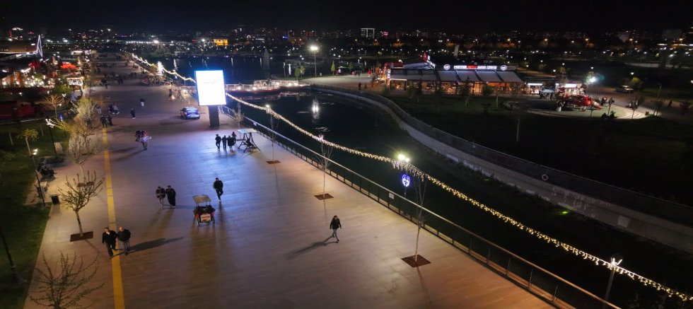 Millet Bahçesi’ne Yapılan Bin Metrelik Aydınlatma Sistemi İle Enerji Verimliliği Sağlandı