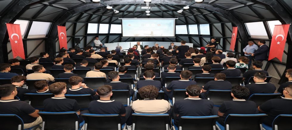 Milletvekili Böhürler, Havacılık Lisesi Öğrencileriyle Buluştu