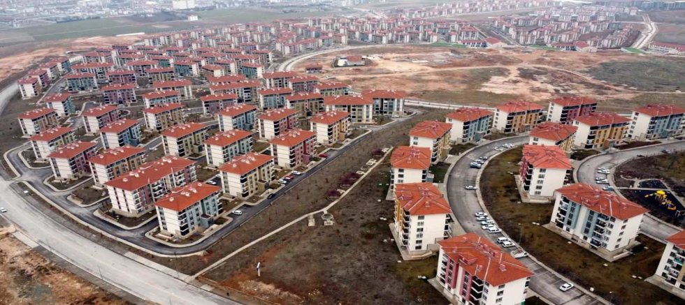 Pınarbaşı ve Sarız’daki 102 Depremzede TOKİ Konutlarına Dahil Edilecek