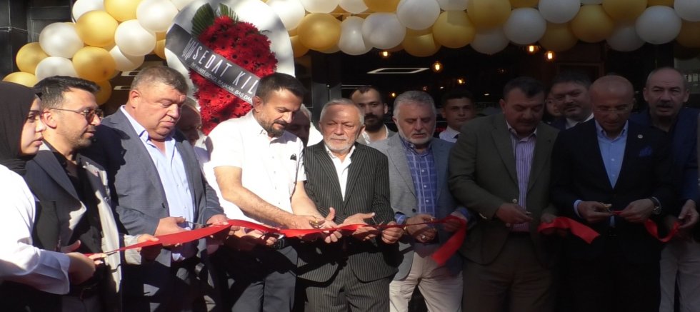 Sinan Chef’s Dönerium Talas’ta Hizmete Açıldı