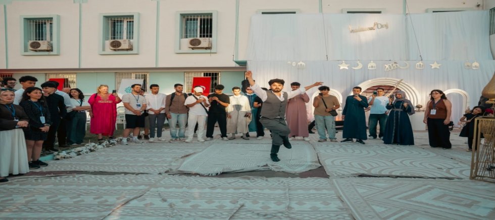 Tunus'ta Türk Kültür Günü'nde Türk Gençlerinden Zeybek Gösterisi