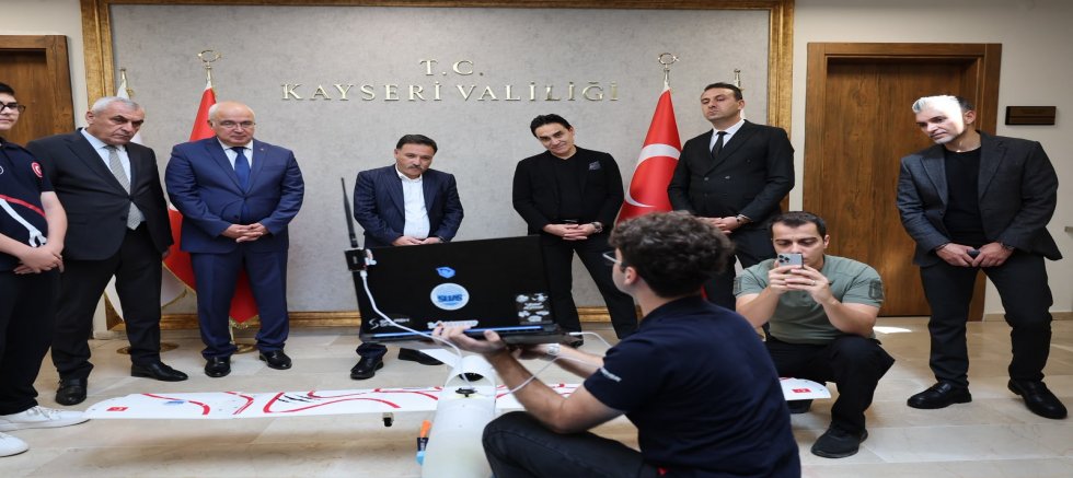Vali Çiçek, GÖKTİM KartalAir Takımı Dünya Şampiyonlarını Kabul Etti