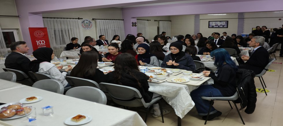 Vali Çiçek, Sümer Fen Lisesi Öğrencileriyle İftarda Buluştu