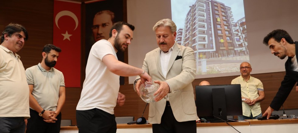 Melikgazi'de Battalgazi Kentsel Dönüşümünde Daire Teslimi ve Kura Heyecanı