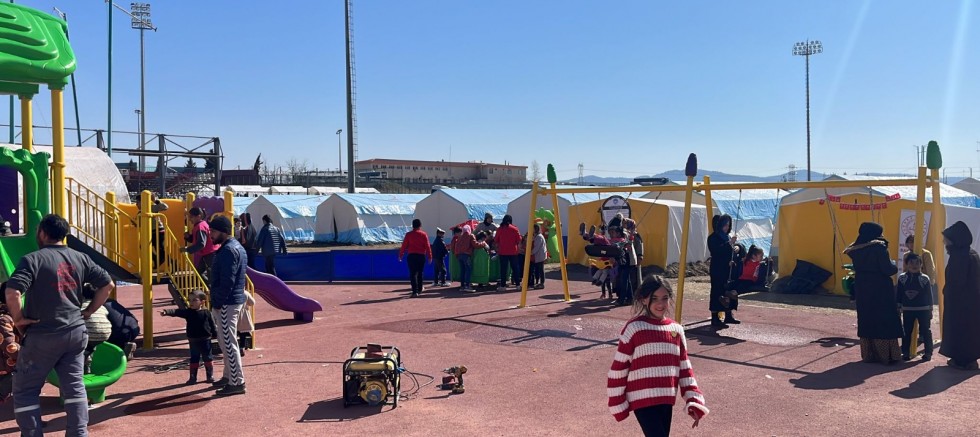 Melikgazi Maraş Deprem Bölgesindeki Çadır Kente Oyun Parkı Kurdu