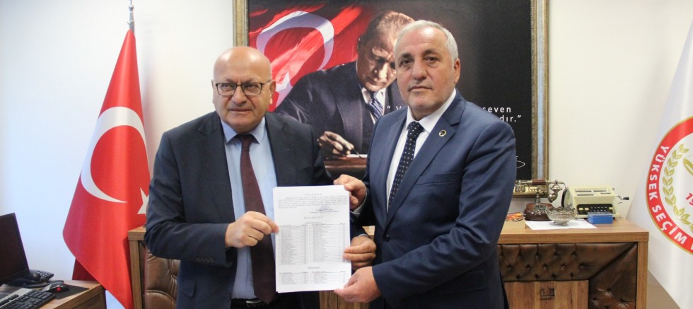 MHP İl Başkanı Demirezen, Mazbatasını Aldı