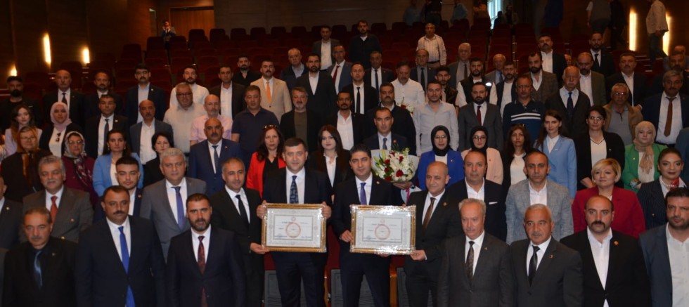 MHP Milletvekilleri İsmail Özdemir ve Baki Ersoy Mazbatasını Aldı