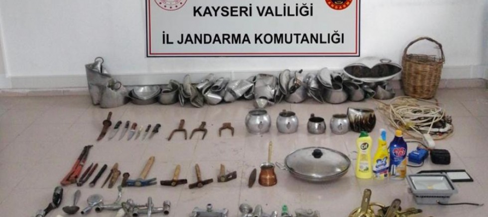 Musluktan Deterjana Birçok Eşya Çalan 4 Şüpheli Tutuklandı