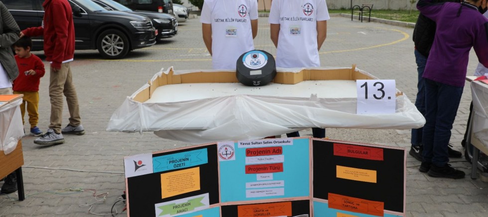 Ortaokulu Öğrencileri Temizlik Robotu Yaptı