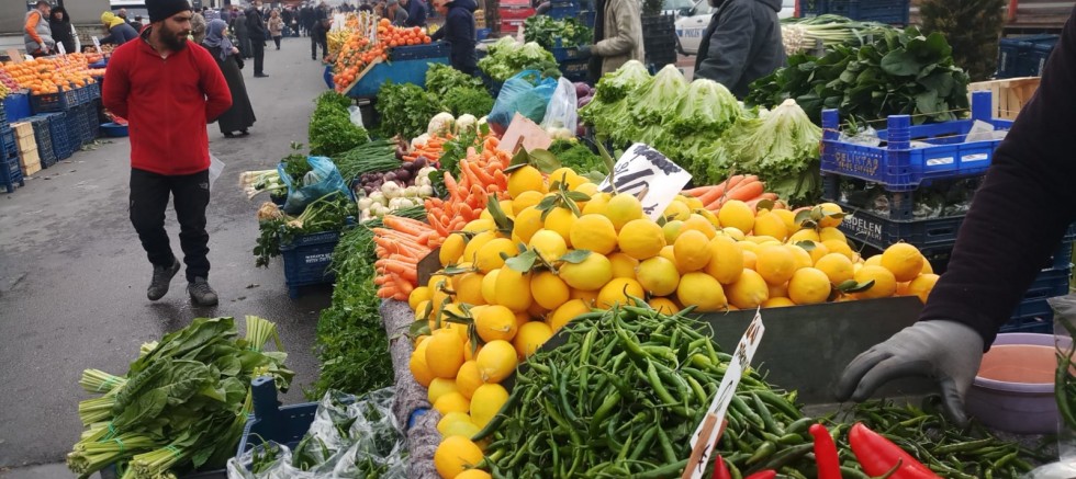 Semt Pazarında Meyve-Sebze Fiyatları Artışta