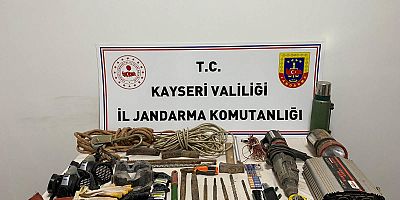 1. Derece Sit Alanı Olan Başhöyük Tümüsülünde Kaçak Kazı Yapanlar Suçüstü Yakalandı