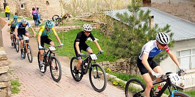12 Ülkeden 55 Sporcu Birincilik İçin Koramaz Vadisinde Pedal Çevirdi