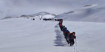 15 Farklı İl’den Gelen Dağcılar Erciyes’in Zirvesinde Buluştu