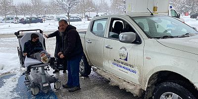 17 Yaşındaki Ahmet, Belediye Ekiplerince Hastaneye Yetiştirildi