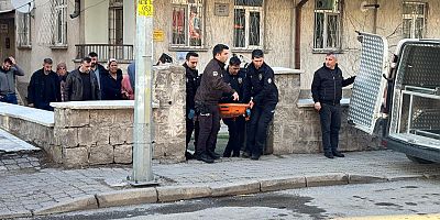 17 Yaşındaki Genç kız Annesini Bıçaklayarak Öldürdü!