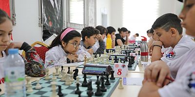 ‘19 Mayıs Atatürk’ü Anma, Gençlik ve Spor Bayramı Satranç Turnuvası’nın Ödül Töreni Düzenlendi