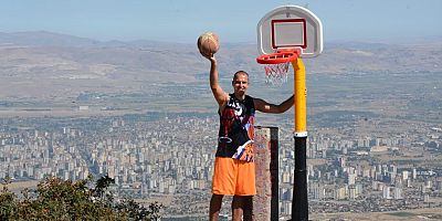 2 Bin Rakımlı Ali Dağı'nın Zirvesinde Basketbol Oynadı