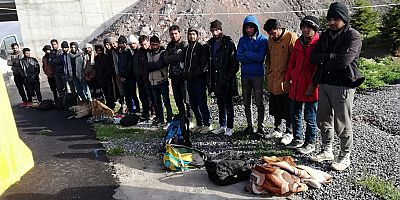 21 Afgan uyruklu kaçak göçmen yakalandı