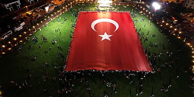 3 Bin 38 Metrekare Türk Bayrağı