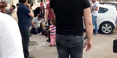 4. kattan düşen kızının başında gözyaşlarına boğuldu