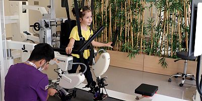 6 Yaşındaki Leman, Robotik Yürüme Cihazıyla Hayata Tutundu