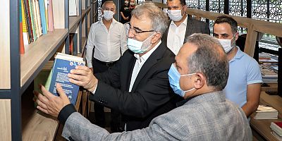 7/24 Kütüphaneye İlk Kitap Bağışı Taner Yıldız’dan