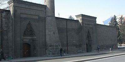 750 Yıldır Ayakta Duran Yapı: Hacı Kılıç Camii ve Medresesi