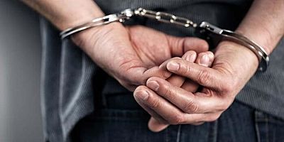 8 yıl hapis cezası alan uyuşturucu sanığı, duruşmada tutuklandı