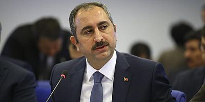 Adalet Bakanı Gül'den Gençlere: Kimsenin Sizin Yaşam Tarzınıza Müdahale Etmesine İzin Vermeyin