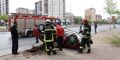 Ağaca Çarpan Otomobil Devrildi: 1 Yaralı