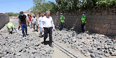 Ağırnas Mahallesi’ne Tarihi Doğasına Uygun Doğal Taştan Yol Yapımı