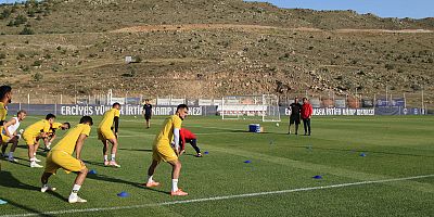 Ağrı Spor Teknik Heyetinden Hacılar Stadyumuna Övgü