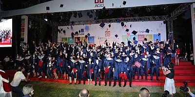 AGÜ’de 5. Mezuniyet Heyecanı