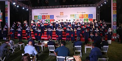 AGÜ’de Mezuniyet Heyecanı