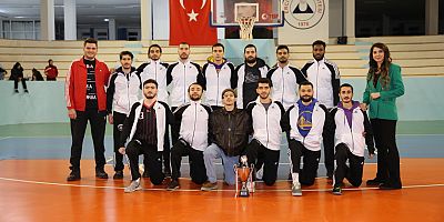 AGÜ Erkek Basket Takımı Yenilgisiz Şampiyon