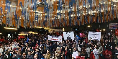 AK Parti’nin Yeni Üyelerine Rozet Takıldı