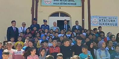 Akkışla Belediye Başkanı Arslan, Öğrencilere Kırtasiye Seti Hediye Etti