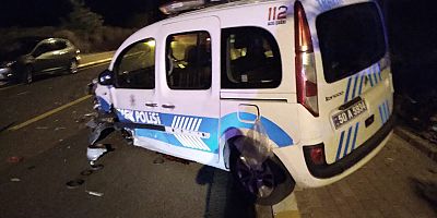 Alkollü Sürücü, Polis Aracına Çarptı: 2'si Polis 3 Yaralı
