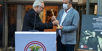 Altın Koza Onur Ödülü’nü TBB’ye Verdi