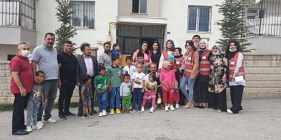 ANDA Derneği Doğu Türkistanlı Çocuklara Kıyafet Dağıttı