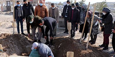 Antalya'da Ölü Bulunan Mervenur, Kayseri'de Toprağa Verildi