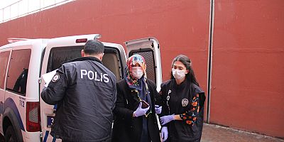 Apartmana Domuz Yağı Süren Kadın: Kocam 'Bende Büyü Var, Bozdur' Dedi