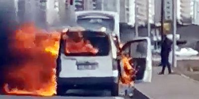 Araç alev alev yanarak kül oldu