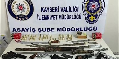 Asayiş Uygulamasında 6 Adet Ruhsatsız Tabanca Ve 5 Adet Kılıç Ele Geçirildi