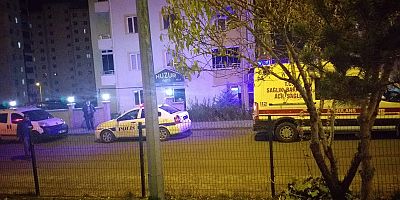 Babası Tarafından Bıçaklanan Kadın Hayatını Kaybetti