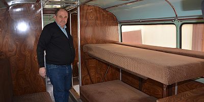 Babasının Emanet Bıraktığı 1955 Model Otobüse Özenle Bakıyor
